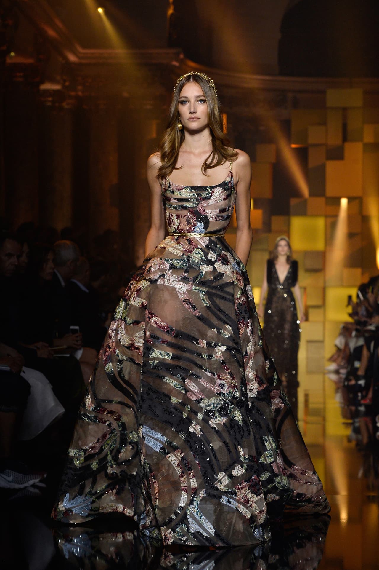 Ahora, con un diseño más fuerte, potente y elegante llega a su decimotercera pasarela en la Semana de la Moda de París.