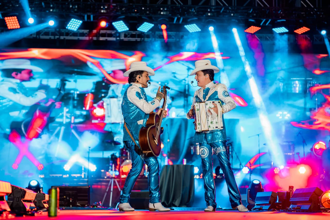 Allí estuvieron Los Dos Carnales, haciendo de las suyas y cantando sus mayores éxitos para sus fanáticos.