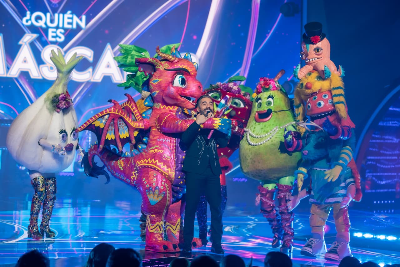 La gran final de ¿Quién Es La Máscara? 2023 arrancó con los tres finalistas cantando ‘Firework’, canción con la que demostraron por qué llegaron tan lejos en la competencia y se convirtieron en los favoritos del público.