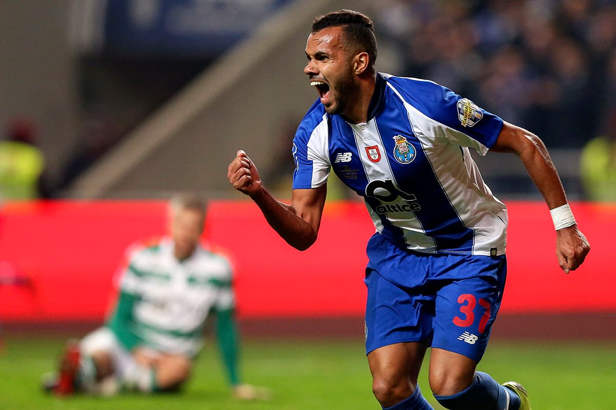 Al minuto 79 el brasileño Fernando le dio el 1-0 al Porto con el que se acercaba a la Copa.