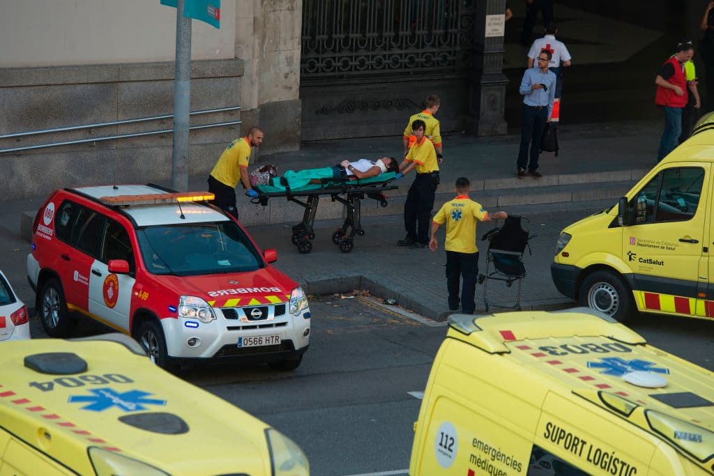Los servicios de emergencia que movilizaron numerosos vehículos y ambulancias en la estación de Francia, en el centro histórico de la ciudad, fueron aumentando el balance de heridos desde el momento del accidente, hacia las 07:15 locales.