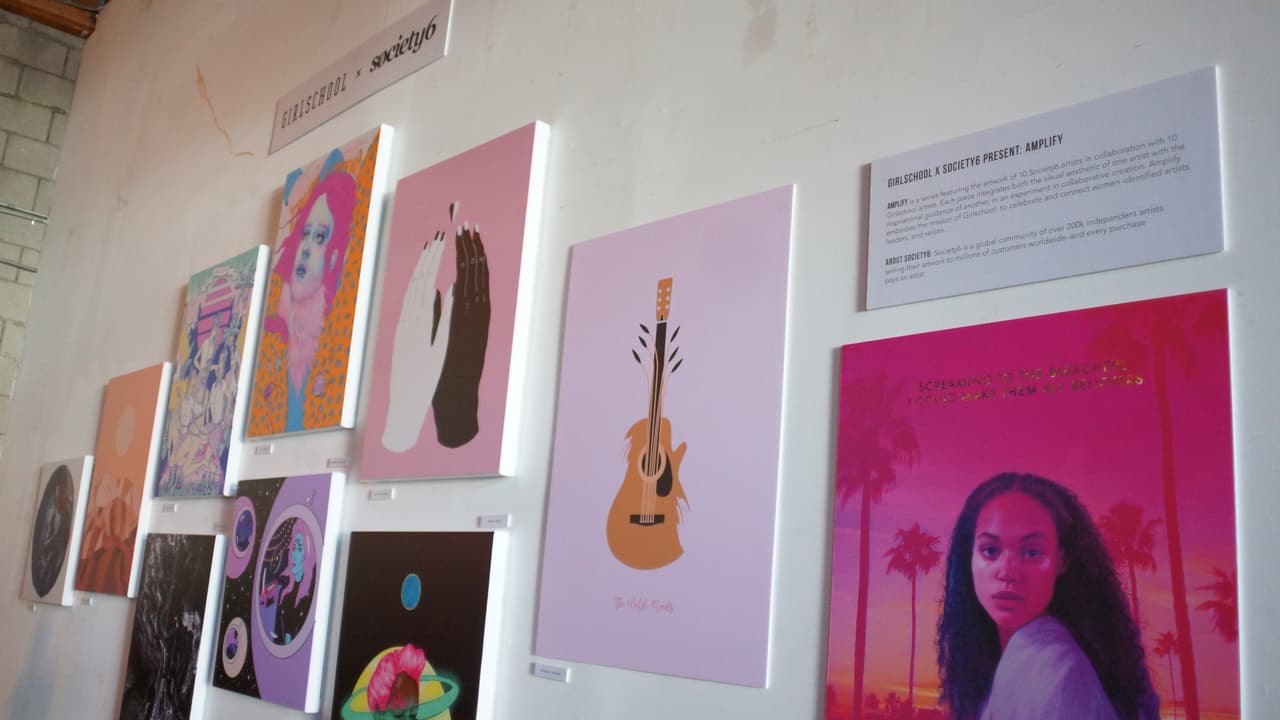 Arte femenino decoró las paredes del Bootleg Theatre en Los Angeles, donde se celebró el festival y conferencia Girlschool LA.