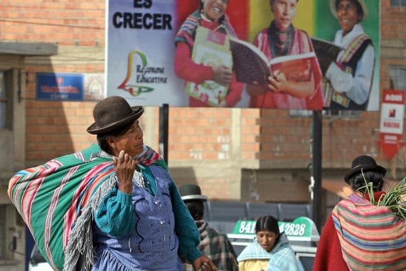 Descendientes de los tiwanacotas, uno de los pueblos andinos más antiguos, los aymaras nunca fueron sometidos, ni siquiera por los incas, y se expandieron por el norte de Chile, el sur de Perú y en Bolivia son la etnia más influyente. El Alto es su hechura.