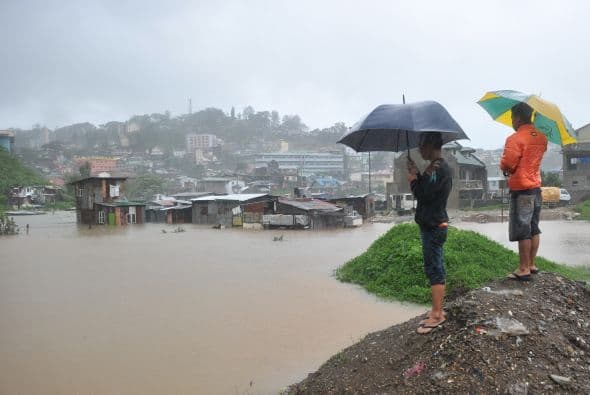 La tormenta tropical Ketsana y el tifón Parma, en septiembre y octubre de 2009, provocaron graves inundaciones, mataron a más de mil personas y dejaron unos 10 millones de damnificados.