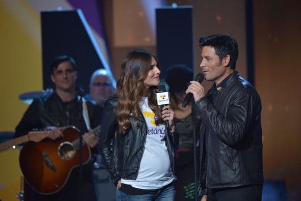 La estrella de Chayanne llenó de música y luz el foro, desde donde encantó ¡y enamoró! a los asistentes. 