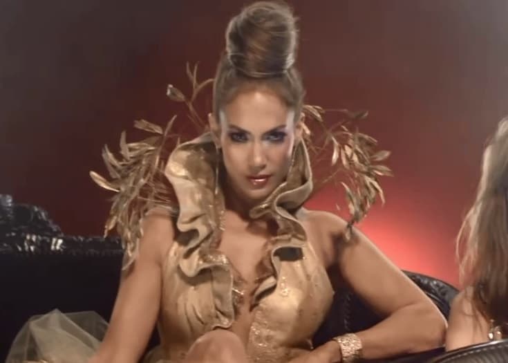 Los años pasaron, y en 2011, Jenni, aún pareja de Marc Anthony, estrenó el exitoso videoclip del tema 'On The Floor', en el que compartió créditos con Pitbull.