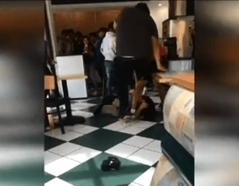 La causa del salvaje ataque no ha sido determinadas. Mientras las autoridades continúan con las investigaciones.