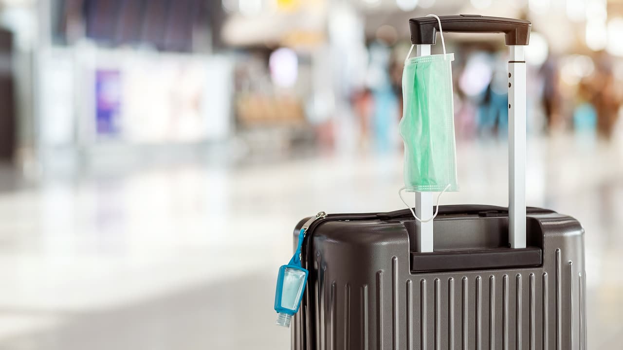 ¿Piensas viajar en Acción de Gracias? Un piloto nos explica las medidas de seguridad al volar en pandemia