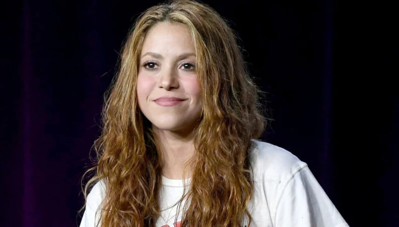 En 2022, 
<a href="https://www.univision.com/famosos/shakira-pique-rumores-separados-infidelidad-fotos">los rumores de una presunta infidelidad por parte del futbolista</a> provocaron que muchos fans de Shakira consideren que su sencillo 
<b>‘Te felicito’,</b> lanzado en abril en colaboración con Rauw Alejandro, está inspirado en el español.