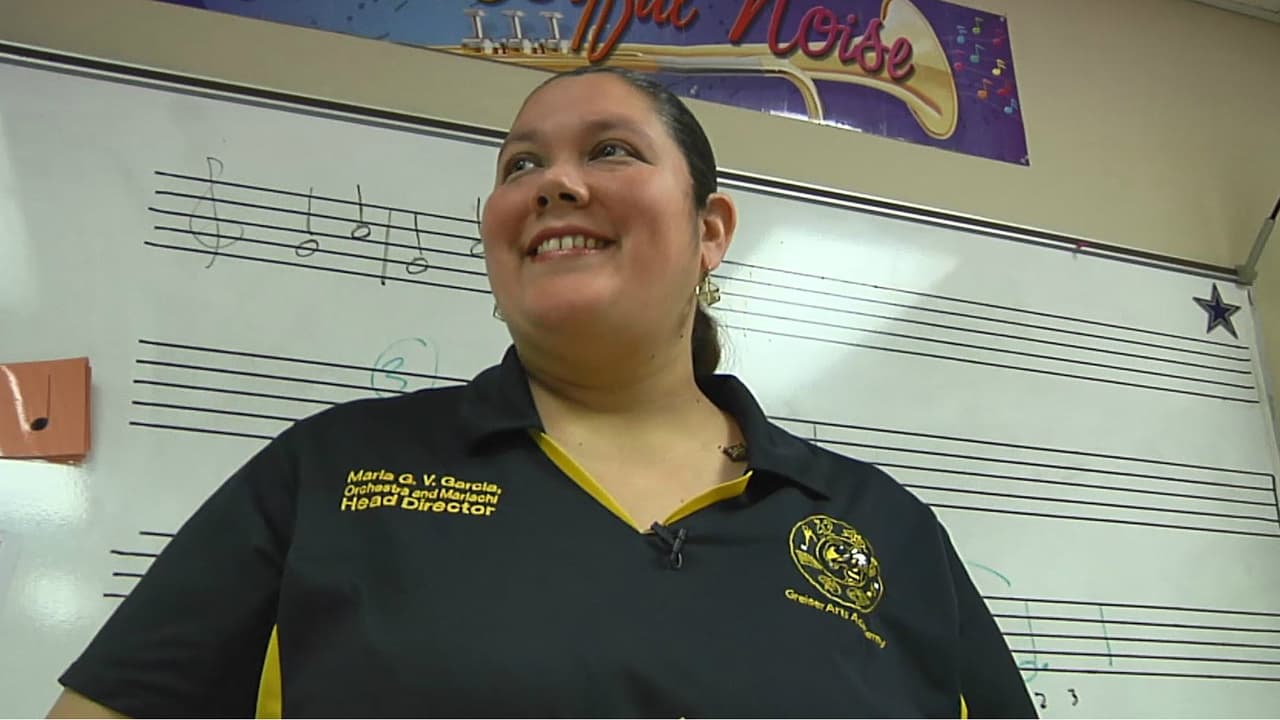 La profesora que enseña en un colegio de Dallas al ritmo de música mariachi