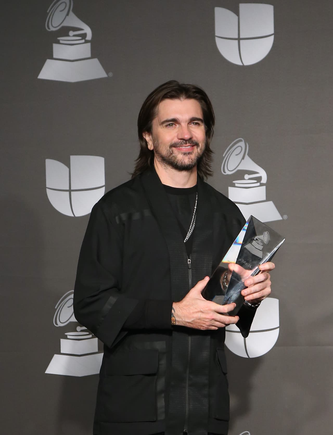 Juanes, quien recibió el Premio a Persona del Año, comentó que cuando Lars Ulrich, de Metállica se presentó, pensó que "había visto un fantasma".