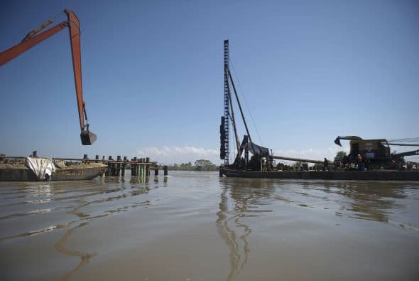 Las precipitaciones azotan desde 2010 el 85 por ciento del territorio colombiano, en especial la costa Caribe (norte) ocasionando una tragedia sin precedentes que llevó al gobierno de Juan Manuel Santos a adoptar el estado de excepción por un período de mes y medio que concluyó el 22 de enero.