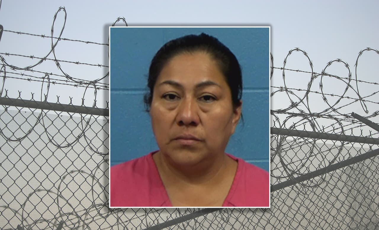 Mujer llama a la policía por robo, pero oficiales descubren algo peor en su residencia y la arrestan