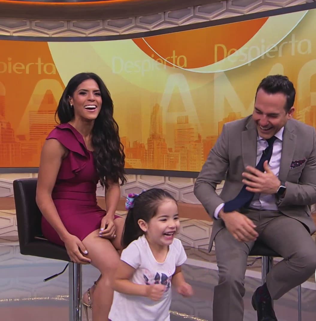 A Giulietta le encantan las cámaras y ya tiene experiencia en televisión. Muy divertida la vimos haciendo travesuras con Francisca y Carlos.
<br>