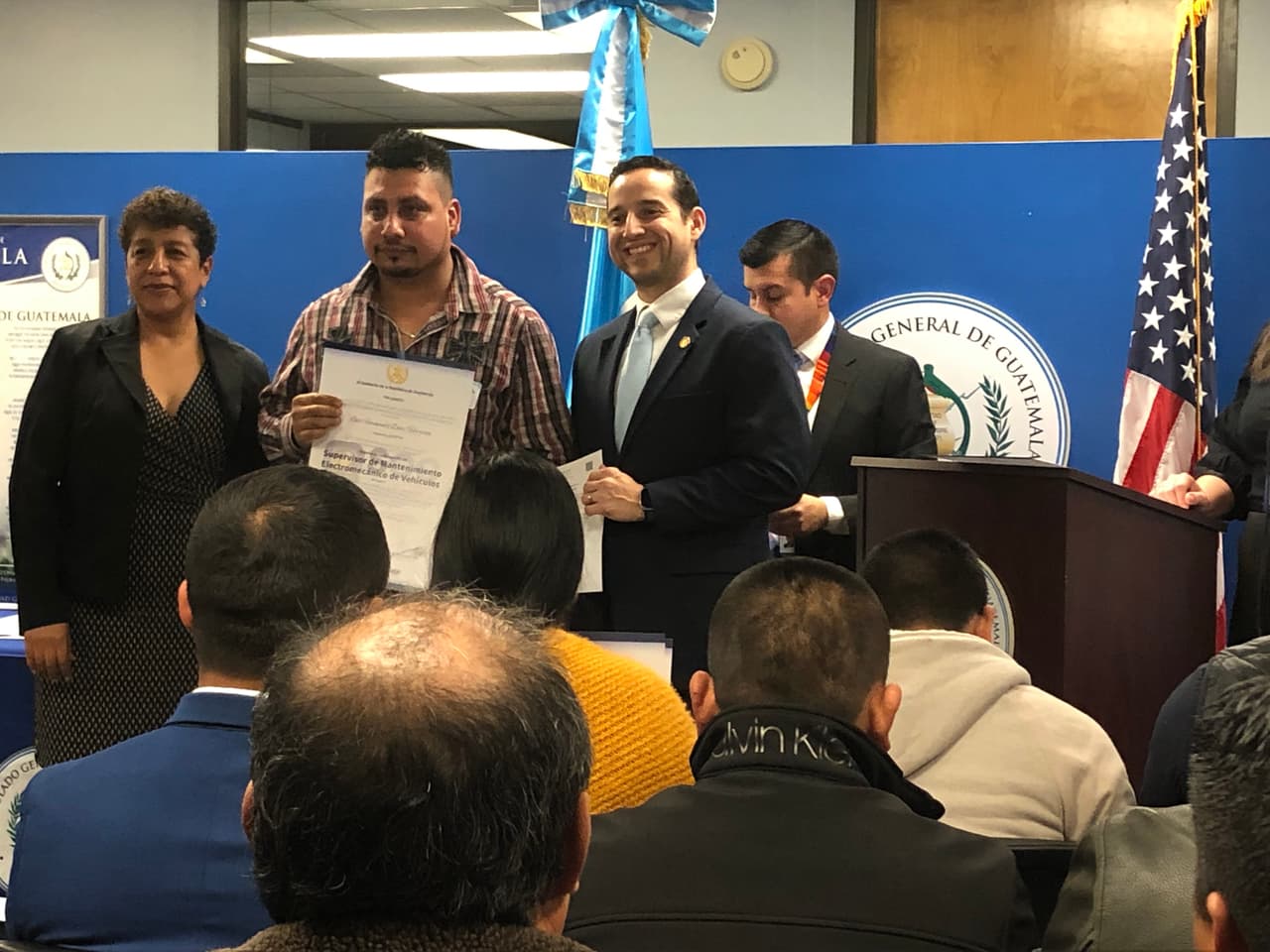 Guatemaltecos reciben certificados por suficiencia y competencias en Carolina del Norte.