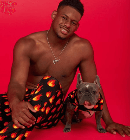 El jugador de Pittsburgh Steelers, JuJu Smith-Schuster ama a su perro.