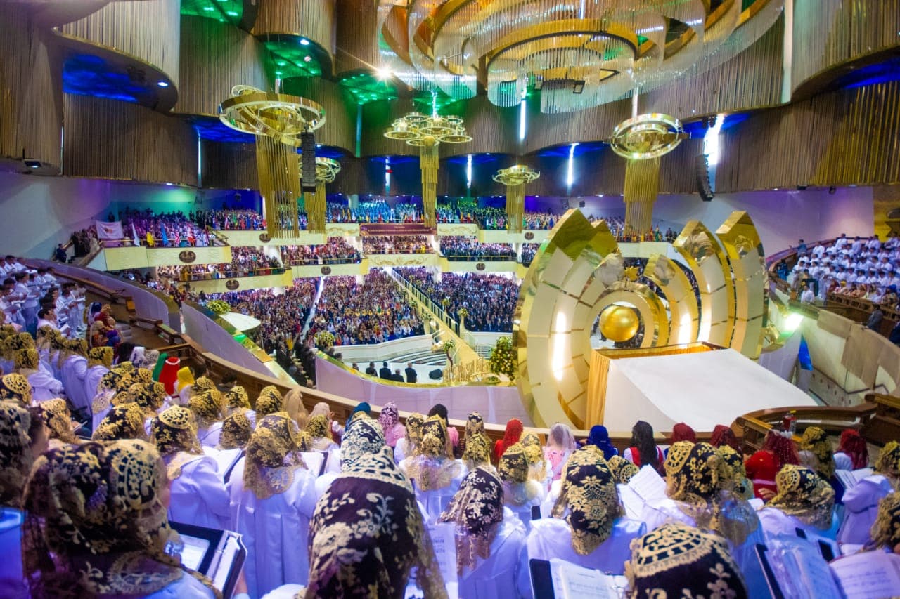 El arresto de su líder le ha dado fama mundial a la iglesia, celebra pastor en evento anual de la Luz del Mundo