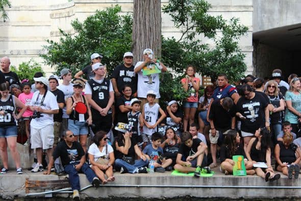 Photos: Spurs Championship Parade 2014