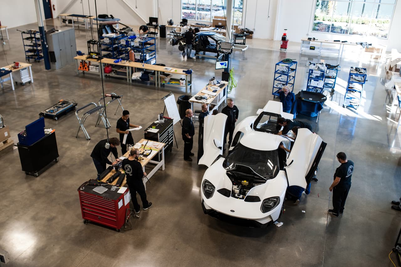 El Ford GT 2017 es construido en un proceso prácticamente artesanal.