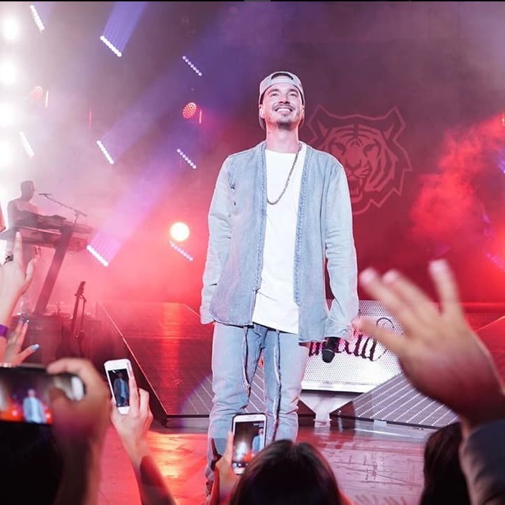 Este mismo tema también se encuentra nominado a Mejor Canción Urbana.