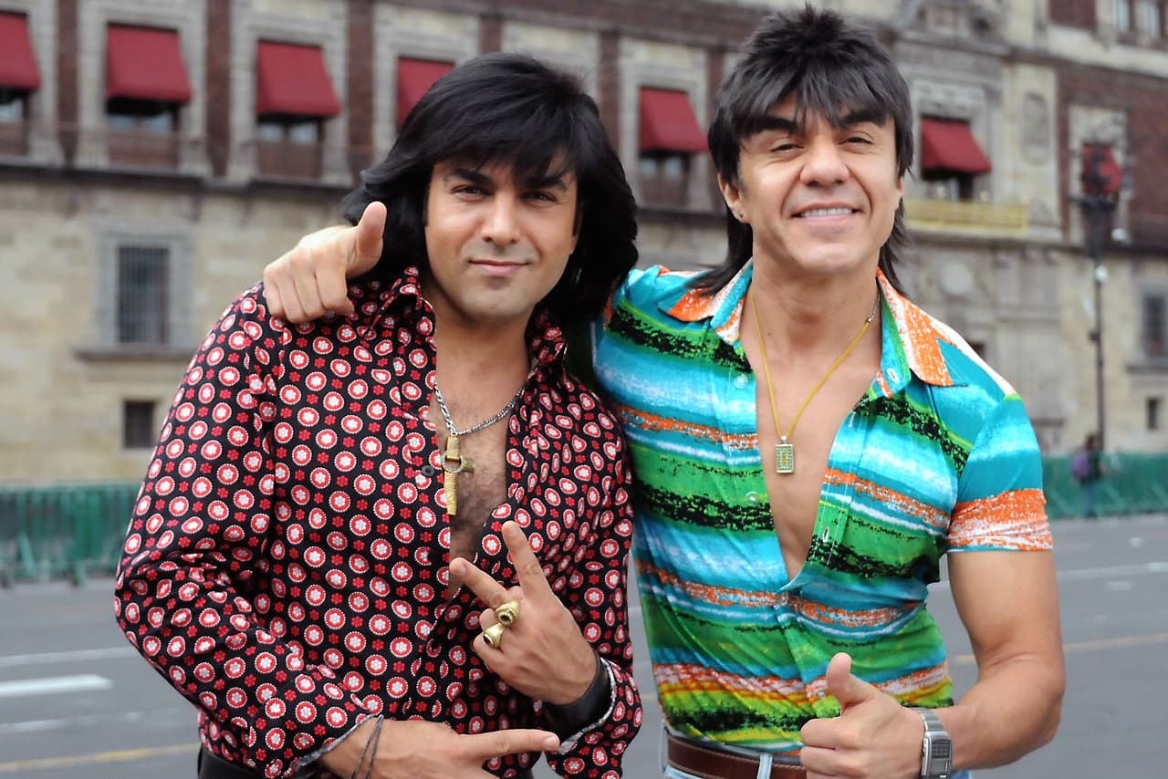 En 2016 forma parte del proyecto ‘Nosotros los guapos’ donde comparte créditos con Ariel Miramontes, mejor conocido como ‘Albertano’. Su éxito los llevó a realizar una tercera temporada de la divertida serie.