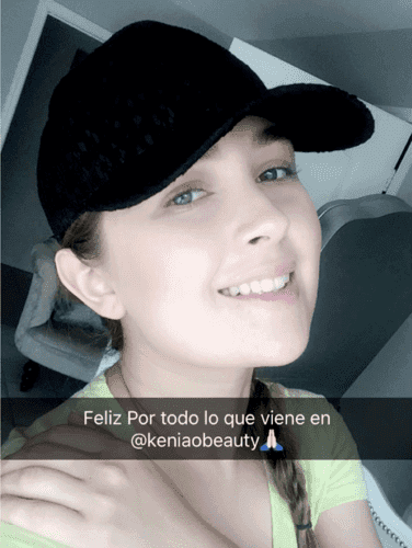 La futura novia no solo presume lo bien que luce con maquillaje, también se muestra de cara lavada en las redes sociales.