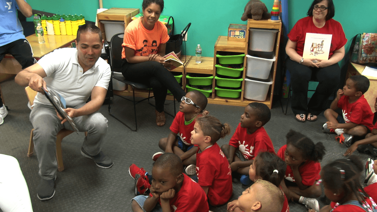 Lleno de entusiasmo y alegría el Día de Lectura de la YMCA