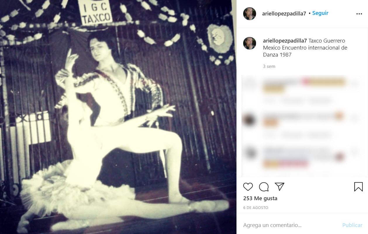 El actor mexicano comenzó su trayectoria artística en el 
<b>ballet clásico</b>, recuerdos que comparte en su perfil de Instagram. 
<br>