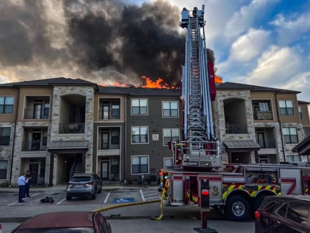 Residentes de 21 unidades de un complejo de apartamentos fueron desplazados el martes debido a un incendio en Round Rock.