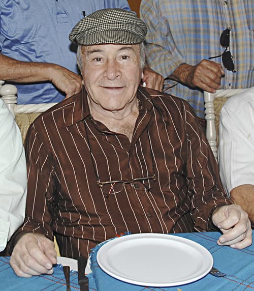 El primer actor 
<b>Héctor Gómez</b> ocupó su lugar en la historia. Sin embargo, un año después también murió debido al cáncer que padecía.