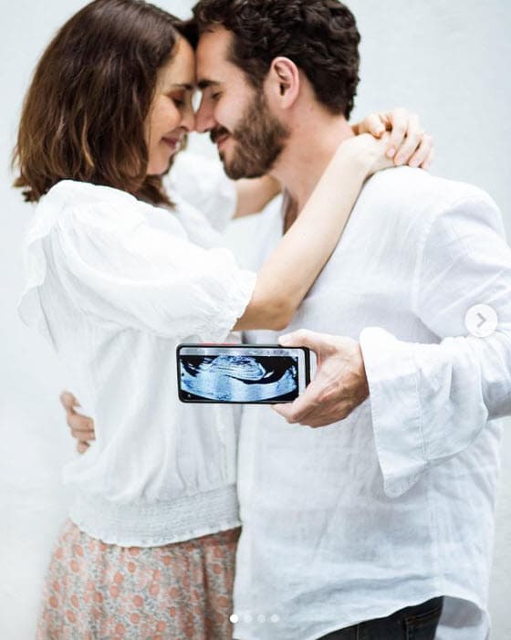 Apenas en diciembre pasado, la actriz y su prometido 
<b><a href="https://www.univision.com/famosos/iran-castillo-hijo-baby-shower" target="_blank">confirmaron que su bebé será niño</a></b> en un 'baby shower' donde ella terminó disfrazada de Pebbles, de los Picapiedra, y su prometido de Batman.
<br>