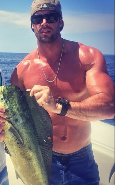 Pero si hablamos de músculos, los de William Levy son inigualables, este galán sí que complace a sus fanáticas con estas selfies.