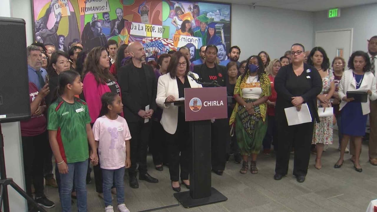Comunidad inmigrante celebra fallo de la Corte Suprema que representa un revés para Trump