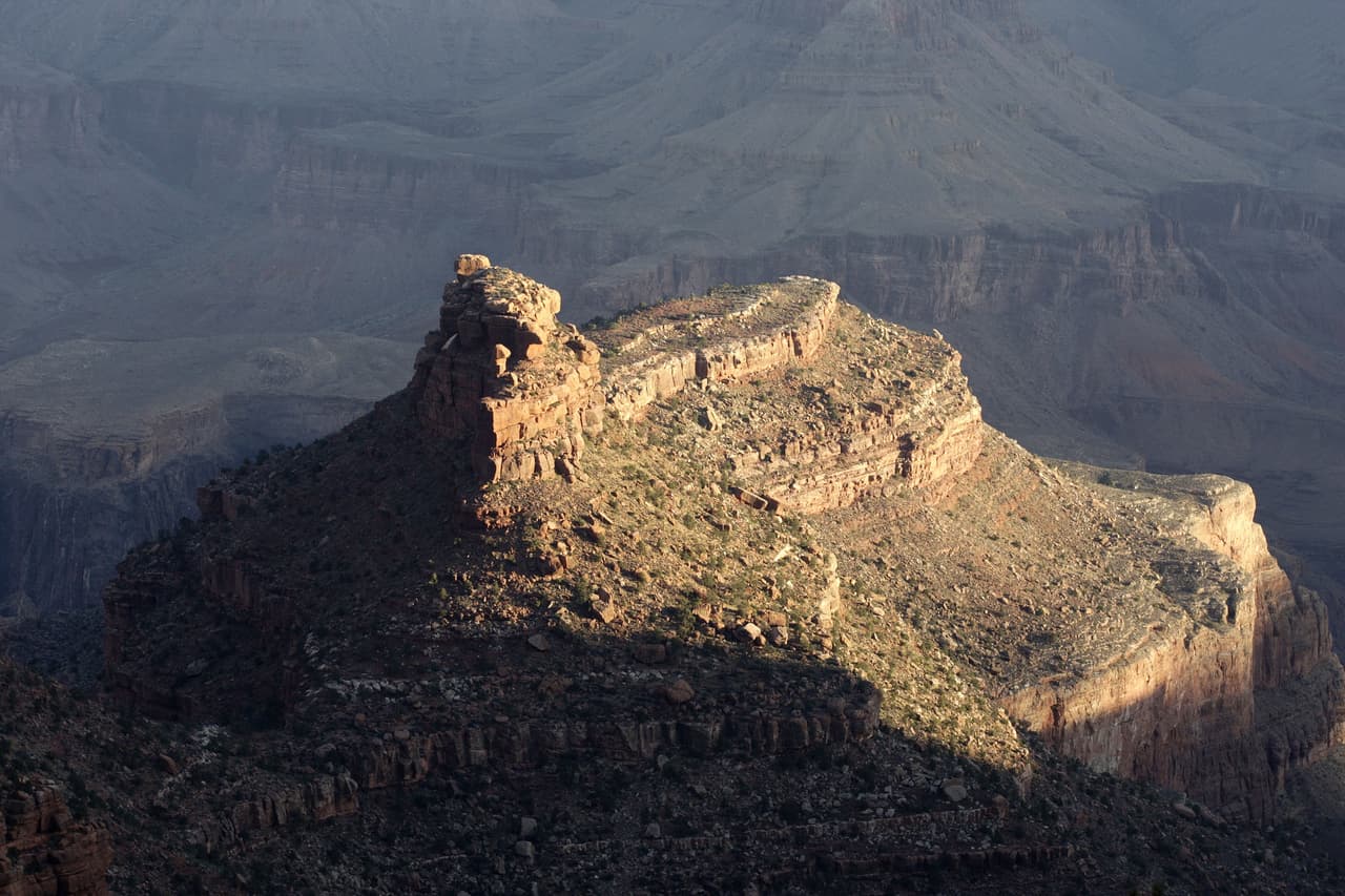 Una vista desde de South Rim border del Parque Nacional del Gran Cañón en Arizona. El gigante de los motores de búsqueda Google está utilizando Trekker, una unidad de cámara del tamaño de una mochila de casi 40 libras, para mostrar las rutas de senderismo más populares de Grand Canyons en South Rim y otros sitios todoterreno. Es la última evolución en tecnología de mapas para la empresa de Mountain View, California, que ha utilizado una serie de cámaras para fotografiar miles de ciudades y pueblos en docenas de países para su función Street View.(