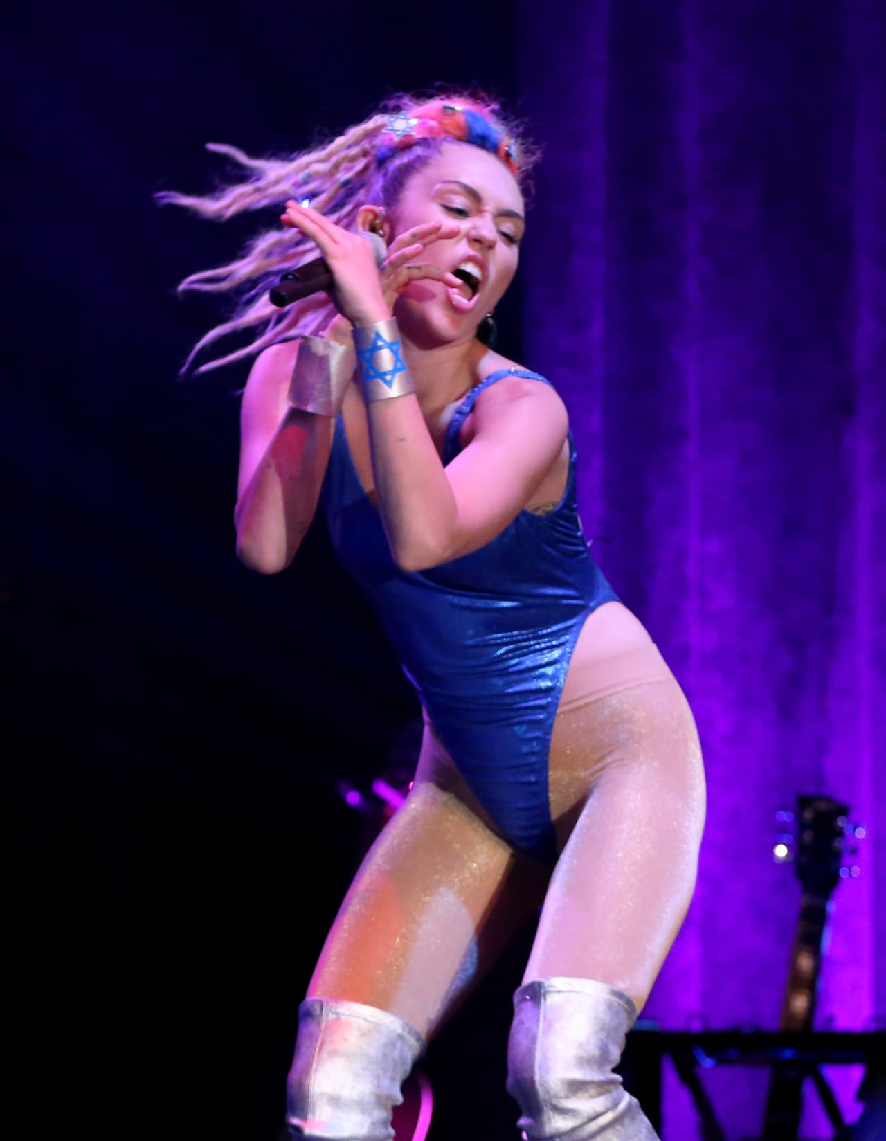 Se dio a conocer que Cyrus y Jared se envían fotos súper ardientes y se avientan unas sesiones de sexting que dejan caliente hasta el celular.