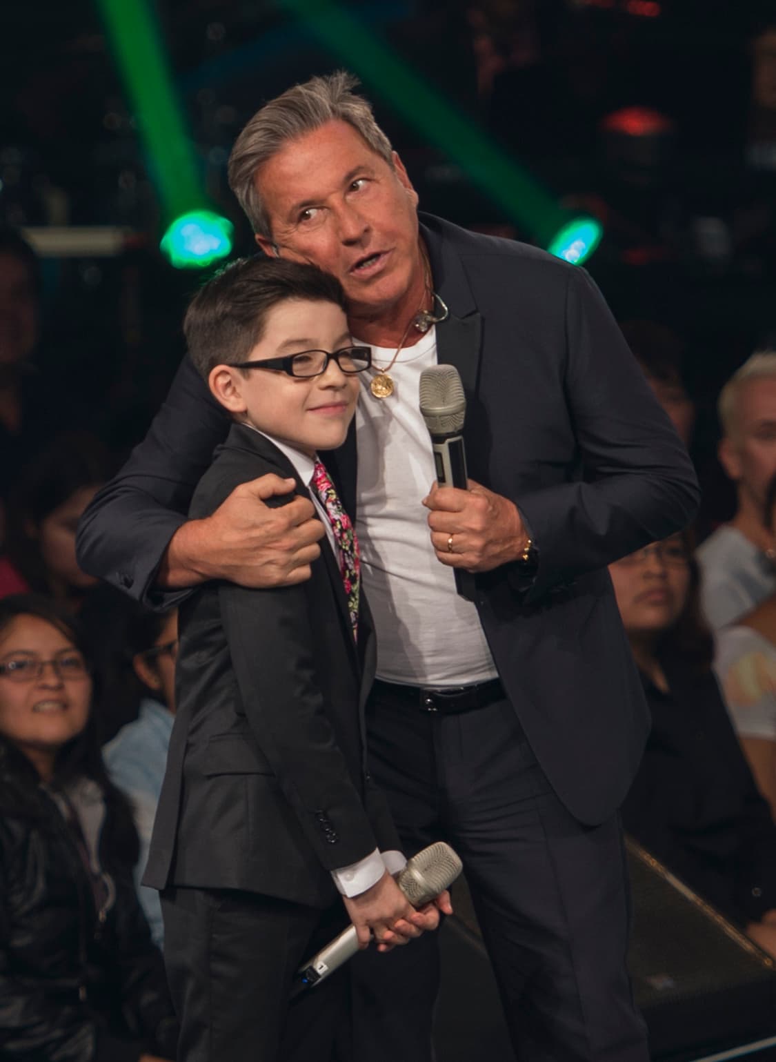 A pesar de la presión, capitanes, competidores y jueces tratan de relajarse cuando están fuera del aire, a veces se portan bien y otras tantas un poco mal, pero el chiste es pasarla bien. ¡Miren qué pasa detrás de cámaras!