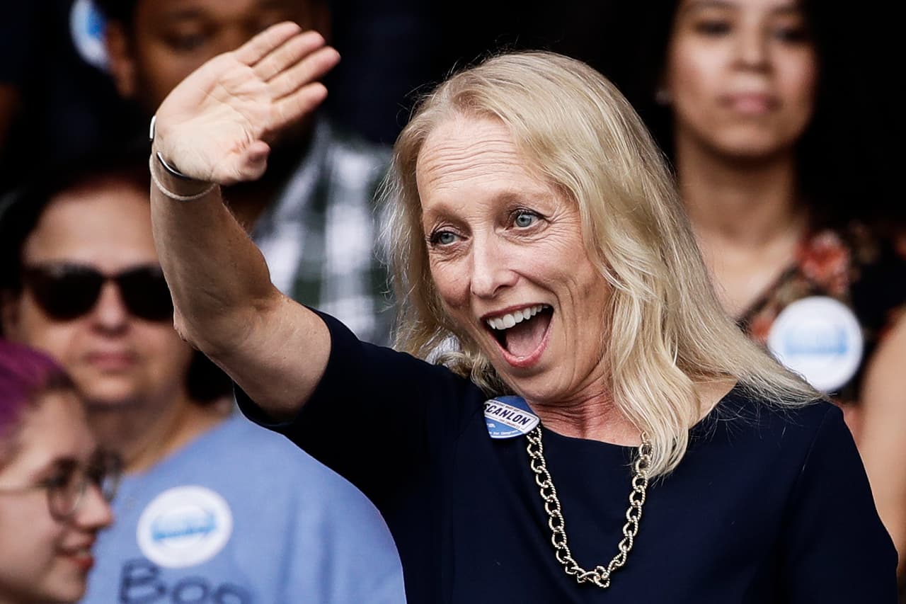 <b>Mary Gay Scanlon. </b>Candidata por el Distrito 5 de Pennsylvania. Es miembro de la junta escolar local y trabaja en una firma de de abogados pro bono que defiende a las mujeres por la igualdad salarial y asiste a las que huyen de la violencia y la persecución. Se enfrenta a la republicana Pearl kim.