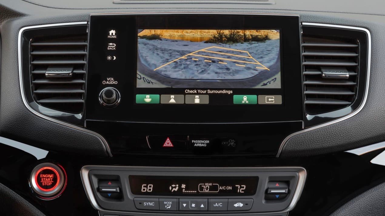 Honda llama a revisión 1.2 millones de vehículos por defecto en la cámara retrovisora