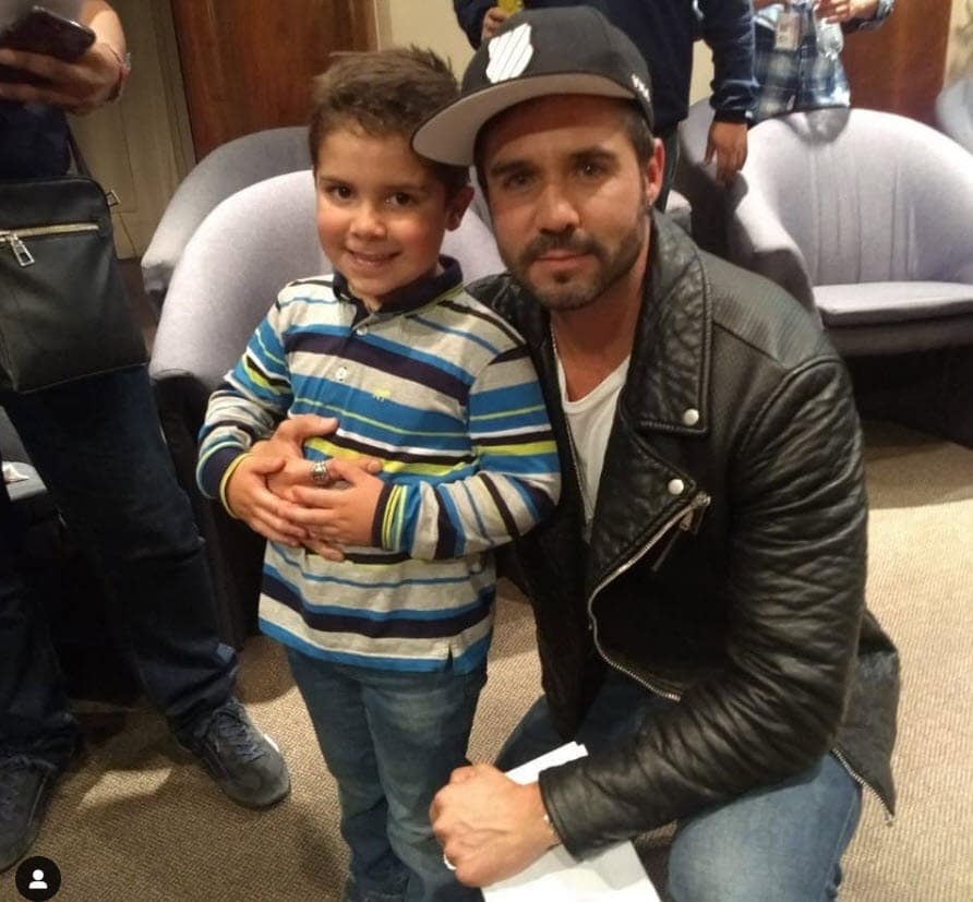 Por lo tanto, las escenas que hicieron juntos fueron muchas. De hecho, Leo Herrera reveló 
<b><a href="https://www.univision.com/shows/te-doy-la-vida/te-doy-la-vida-pedro-y-nico-se-reencontraron-pese-a-las-maldades-de-ernesto-escena-del-dia-video" target="_blank">cómo José Ron lo ayudaba </a></b>cuando en algunas de ellas no podía llorar a cuadro. 
<br>