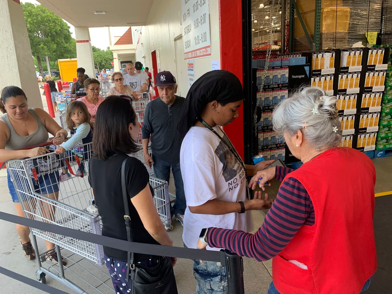 <b>Costco.</b> Las tiendas de Costco estarán cerradas el día de Acción de Gracias. En Black Friday abrirán a las 9 AM.