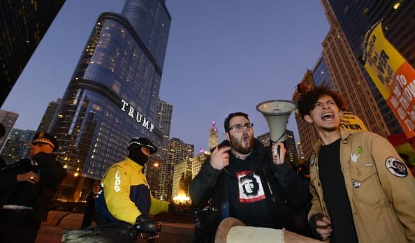 “Invitó a la gente latina y a toda la gente, a que no nos demos por vencidos, que sigamos luchando“, dijo Rey Pérez, uno de los asistentes.