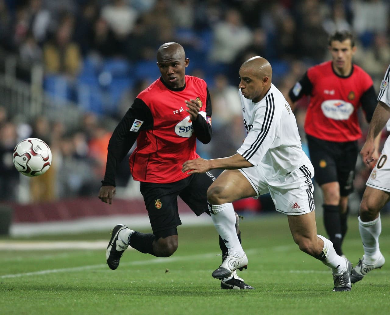 En Mallorca jugó cuatro temporadas entre el 2000 y el 2004 anotando más de 50 goles, metiendo al equipo a la Champions y haciéndoles ganar la Copa del Rey vengándose del Real Madrid.