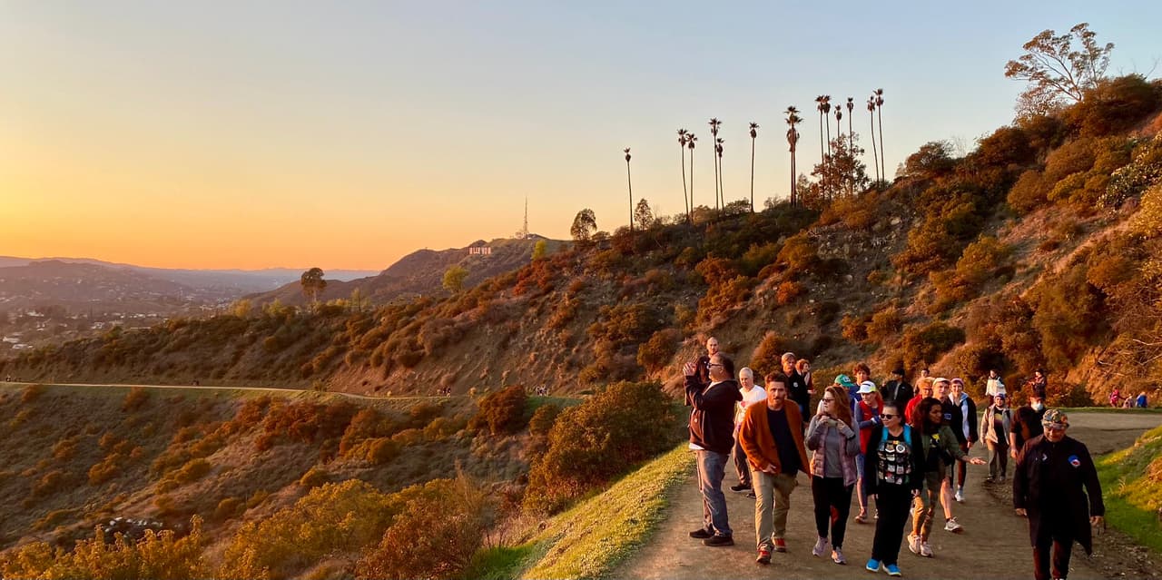 Decenas de residentes se reunieron en Charlie Turner Trailhead, 2840 W. Observatory Road, para recordar a P-22, el famoso puma que fue sacrificado el sábado.
<br>