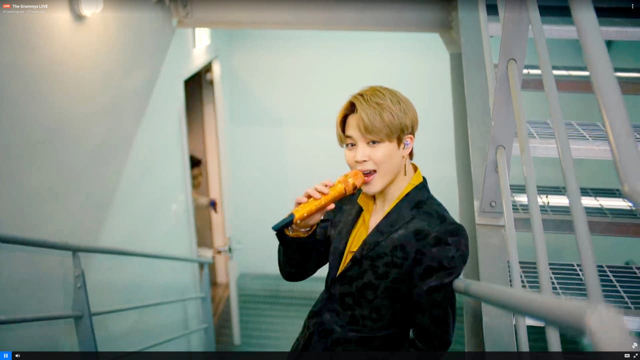 Además, durante la presentación de su disco con motivo del noveno aniversario de BTS, el artista señaló que sus “amigos” (sus seguidores) lo ayudaron a recordar su esencia, según destacó la revista ‘Billboard’ en mayo de 2022.