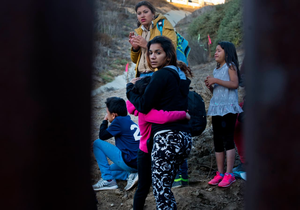 Denuncian que el gobierno rechaza a niños no acompañados que piden asilo en la frontera