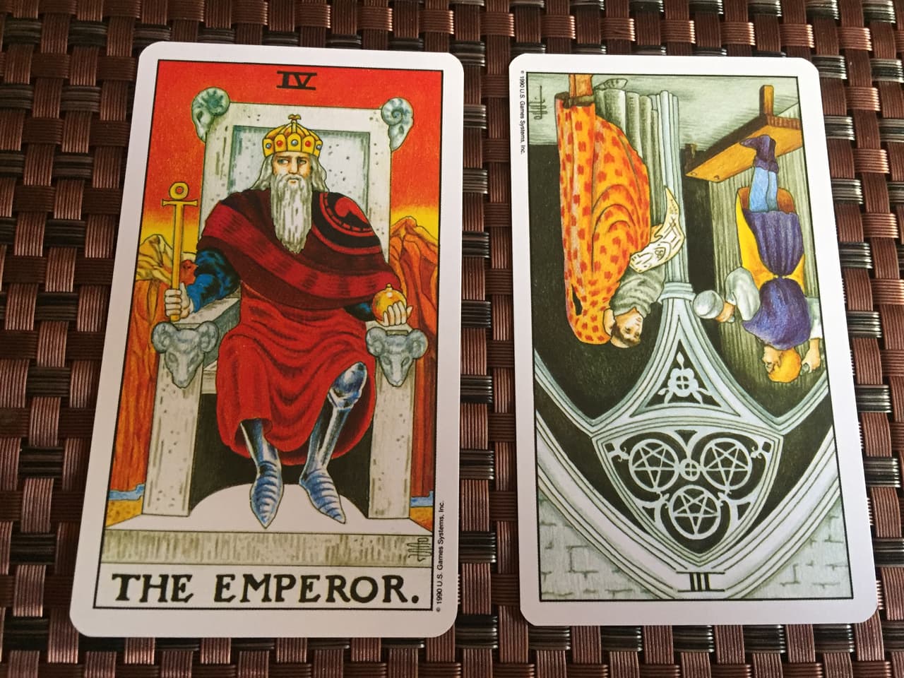 El Emperador nos enseña a evolucionar a través del poder personal que hemos adquirido. Como figura autoritaria, no vamos a dejar que nada ni nadie, bajo ninguna circunstancia, nos domine, manipule o quiera gobernar. Ahora sí que aquí somos los reyes y los demás deben mostrarnos respeto.