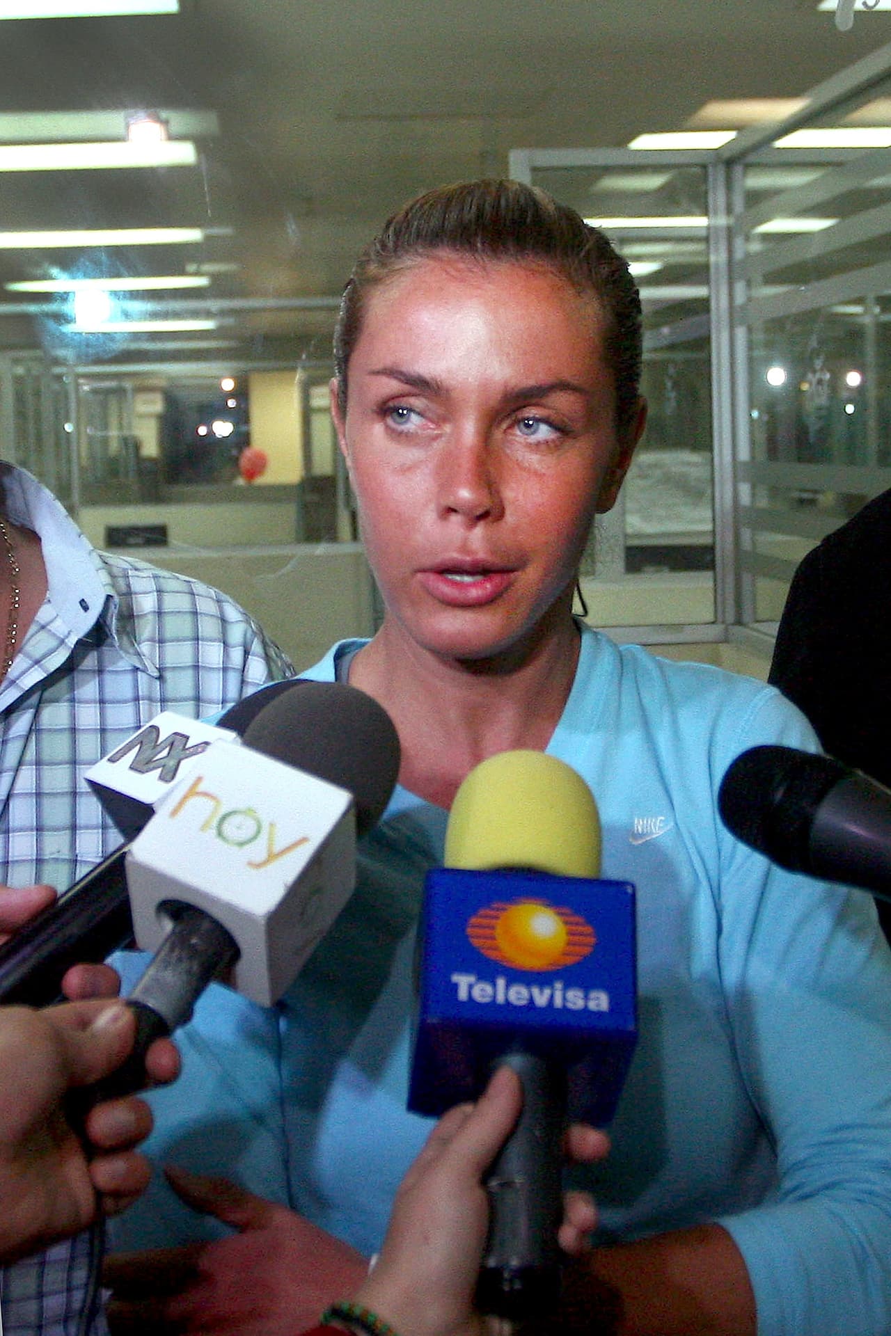 La actriz dijo haber terminado desfalcada porque su ex le pidió que fuera su aval para rentar una casa y no pagó. Además, Moussier contó a la revista TVNotas en marzo de 2011 que
<b><a href="https://www.youtube.com/watch?v=iyy_gugQTSU" target="_blank">firmó unos papeles cuando no estaba en condiciones de hacerlo</a></b>, pues había sufrido problemas de salud. "Un día me lleva unos papeles y me dice que firme esto. Mi capacidad mental no estaba al 100, me costaba mucho trabajo. Leía los papeles, yo no entendía nada". Aunque ella notó que la estaban demandando él le dijo que no se preocupara porque "estaba arreglando todo".