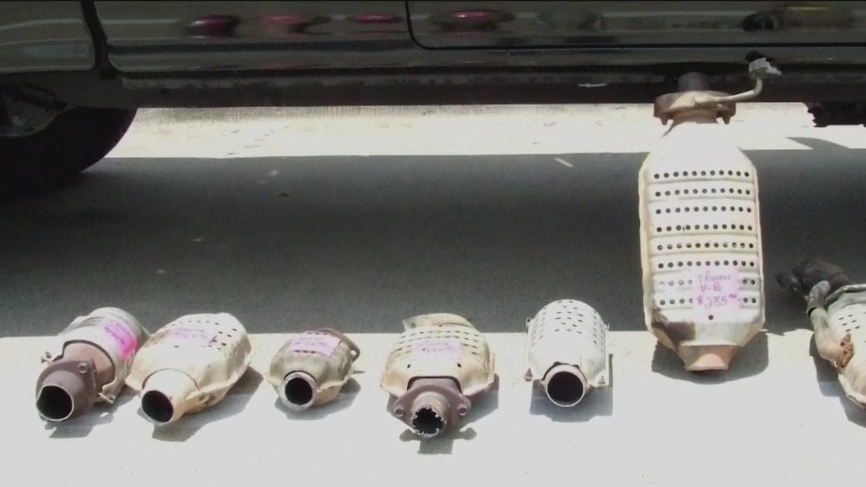 2) Estaciona tu automóvil en el garaje o en un área iluminada cerca de una entrada.
<br>