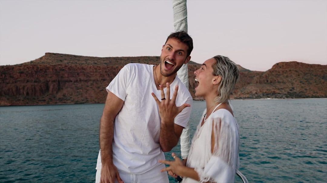 ¡Jugada de crack! 'Santi' Giménez se compromete con su novia