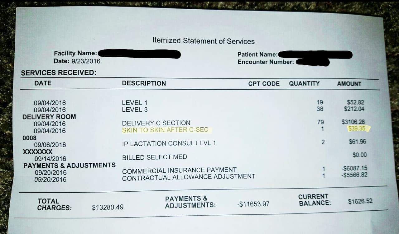 Quería sostener a su bebé después del parto y le cobraron 39.95 dólares por hacerlo